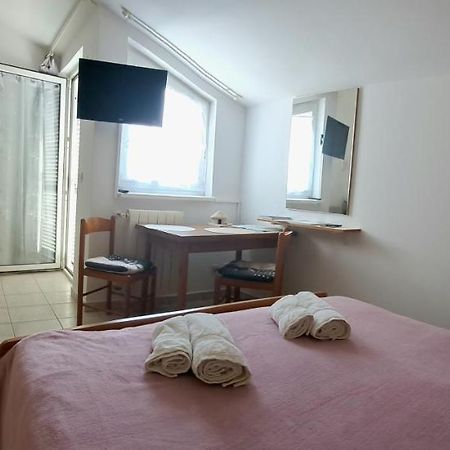 Studio Apartman Olivera 로비니 외부 사진