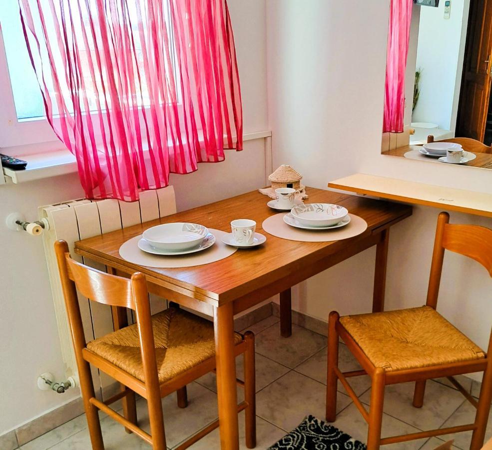 Studio Apartman Olivera 로비니 외부 사진
